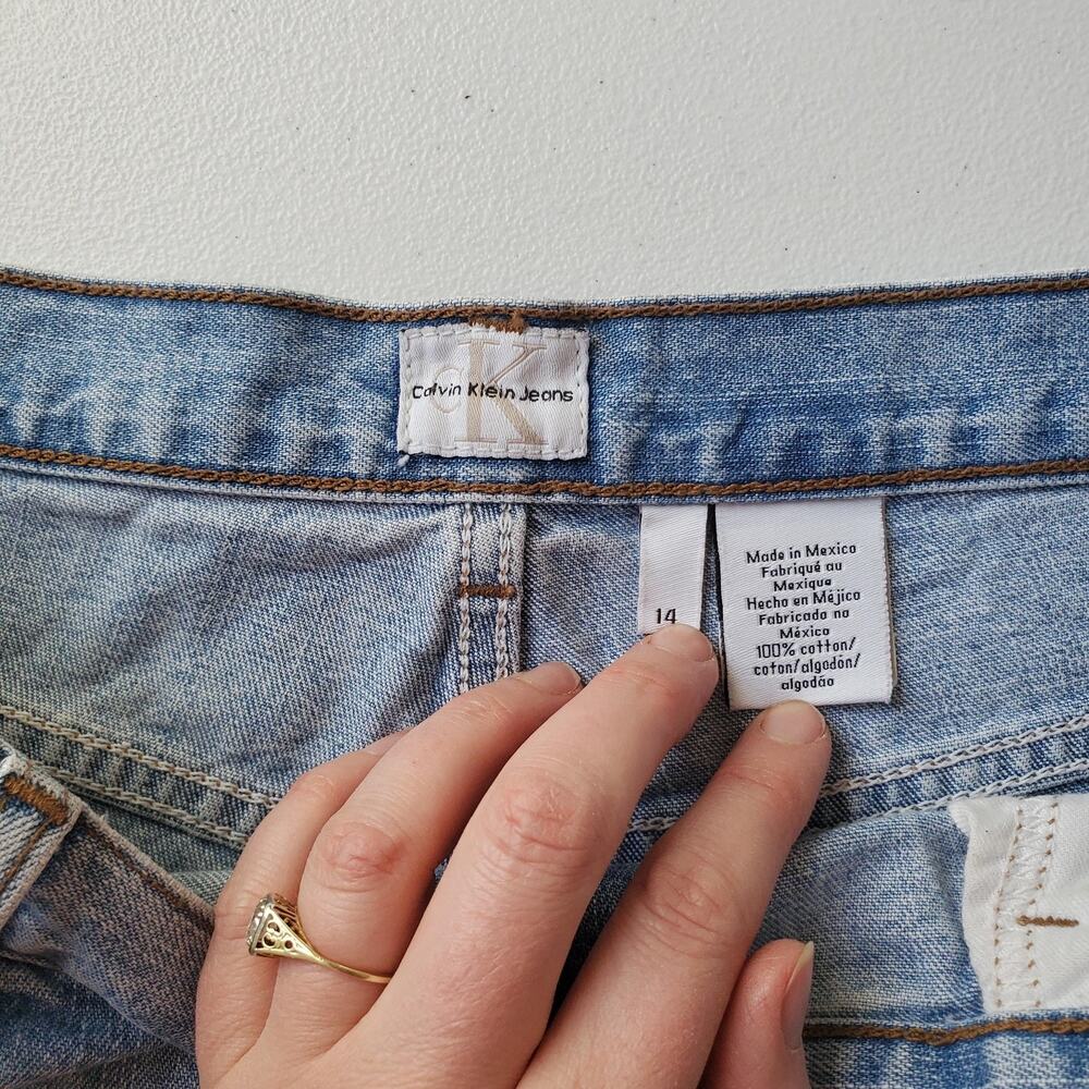 90s Y2K Calvin Klein Denim Shorts Womens 14 Blue Mom High Rise 5" Easy Fit Denim - Picture 4 of 10